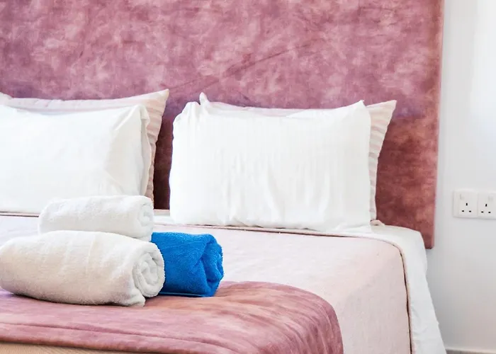 Laurus 2 By Ezoria Paphos