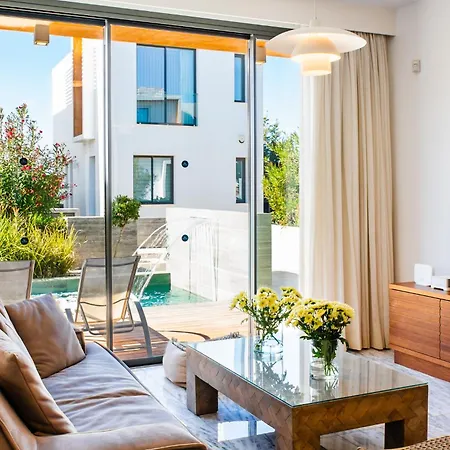 Laurus 2 By Ezoria Βίλα