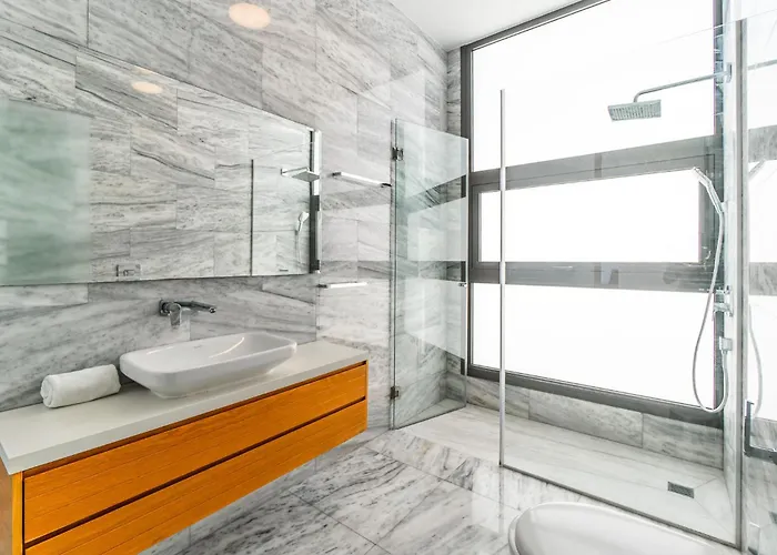 Laurus 2 By Ezoria Villa