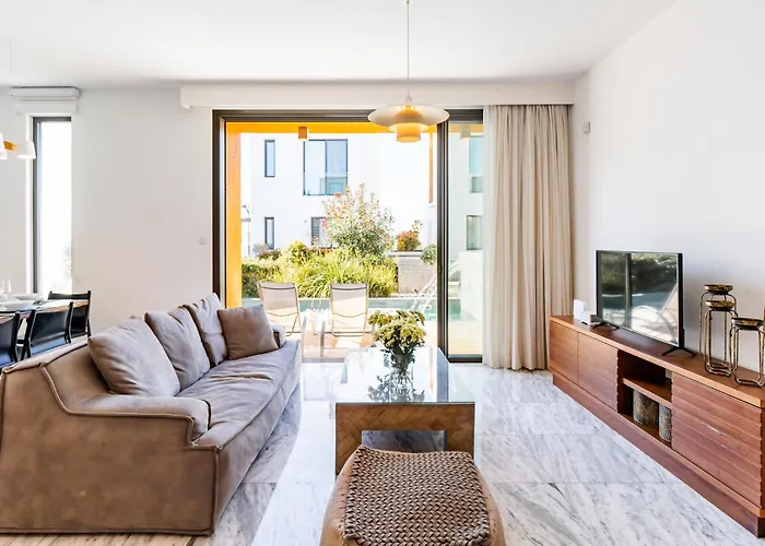 Villa Laurus 2 By Ezoria