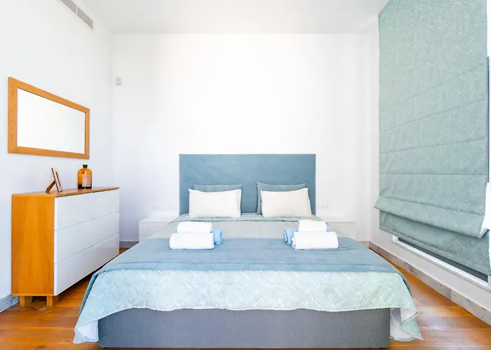 Laurus 2 By Ezoria * Paphos