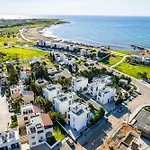 Laurus 2 By Ezoria Villa Paphos