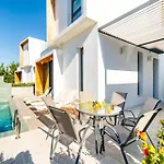 Villa Laurus 2 By Ezoria *
