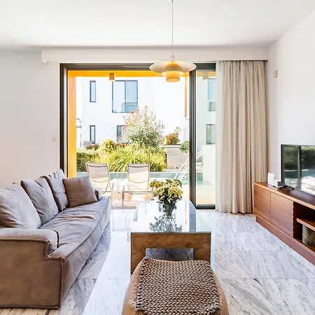 Villa Laurus 2 By Ezoria