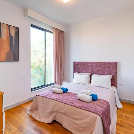 Laurus 2 By Ezoria Willa *