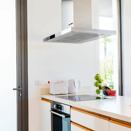 Villa Laurus 2 By Ezoria Paphos