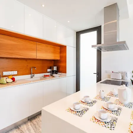 Laurus 2 By Ezoria Pafos