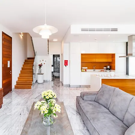 Laurus 2 By Ezoria Villa