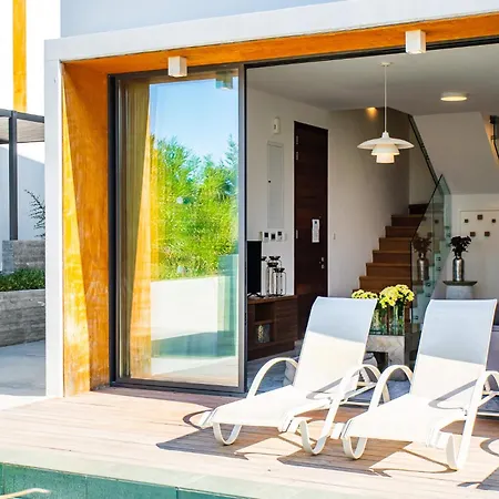 Laurus 2 By Ezoria Villa Paphos