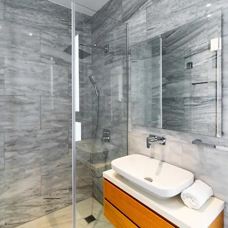 Laurus 2 By Ezoria Pafos