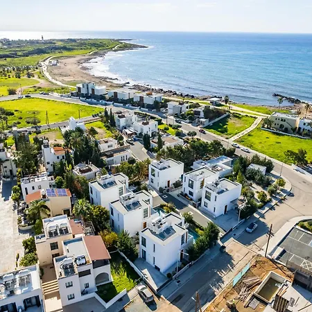 Laurus 2 By Ezoria Villa Paphos