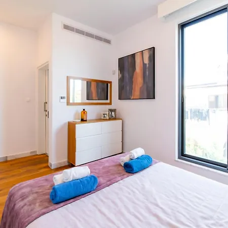Vila Laurus 2 By Ezoria Paphos