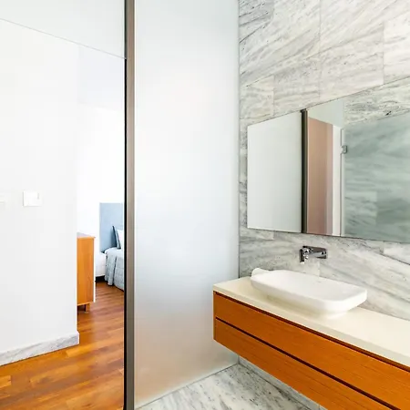 Laurus 2 By Ezoria Vila *