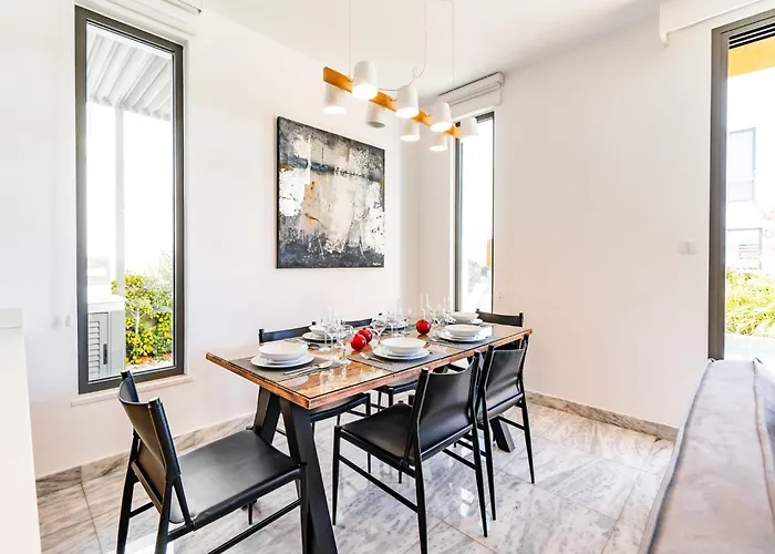 Villa Laurus 2 By Ezoria