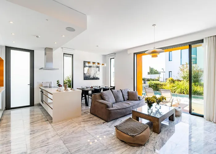 Laurus 2 By Ezoria *