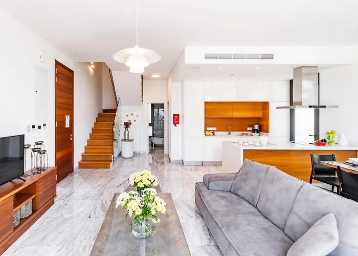 Laurus 2 By Ezoria Villa