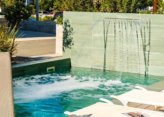 Laurus 2 By Ezoria Villa *