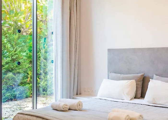 Villa Laurus 2 By Ezoria