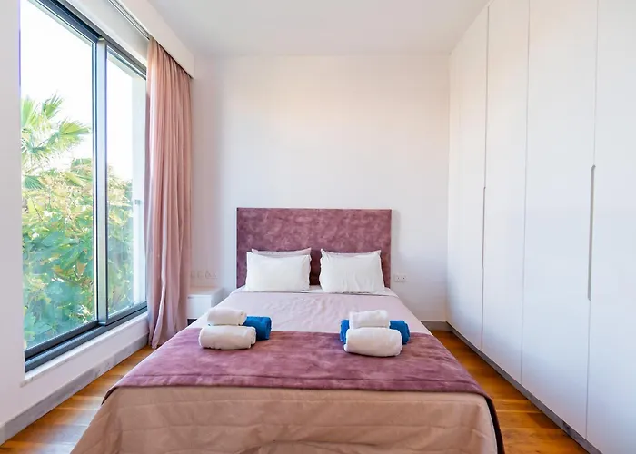 Villa Laurus 2 By Ezoria Paphos