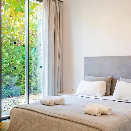 Villa Laurus 2 By Ezoria